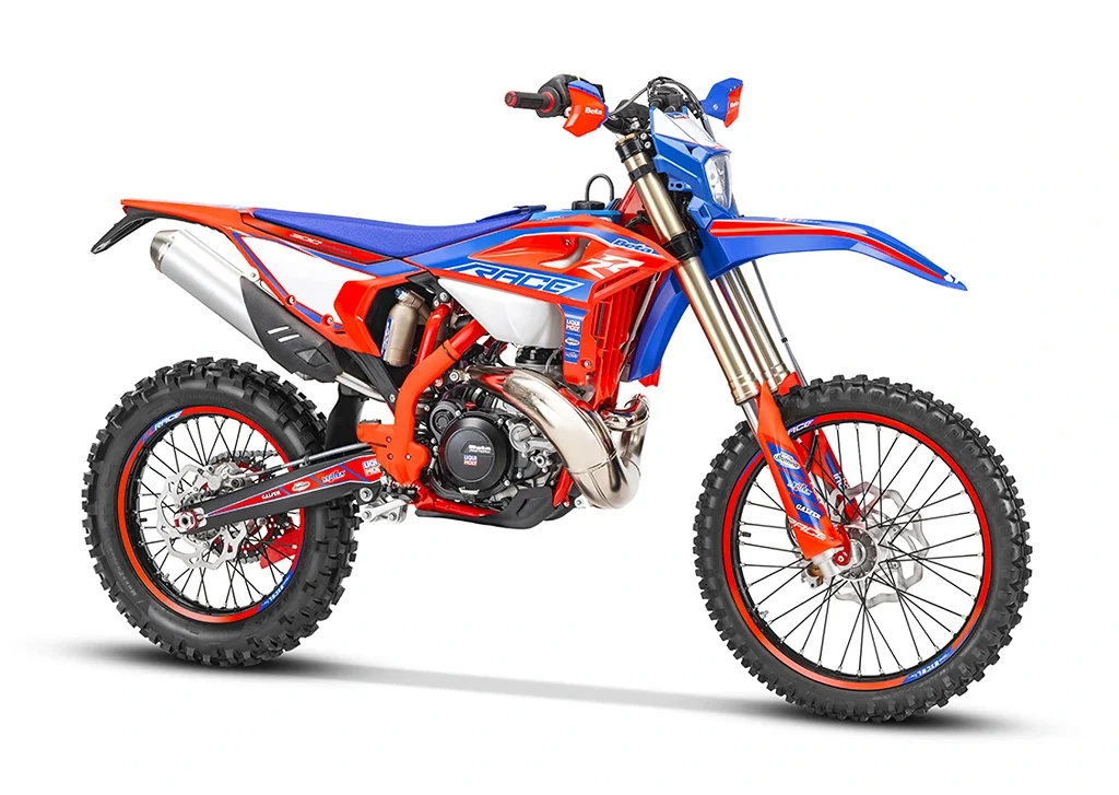 RR-Race-300-2T-My-25 (1)